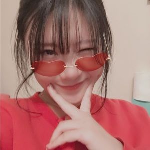 Meet your Posher, Claire